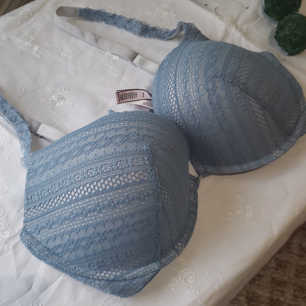 Victoria's secret push-up NWOT (2 way)